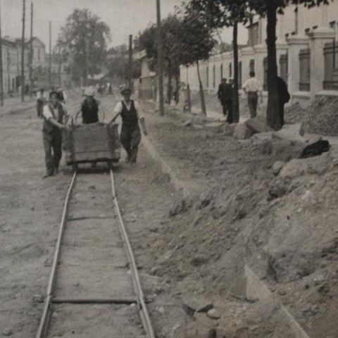 Powiększ obraz: Budowa drogi w Radomiu w okresie międzywojennym - 4