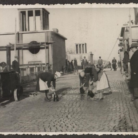 Powiększ obraz: Prace przy budowie wiaduktu w Radomiu w latach 30. XX w. [ul. J. Słowackiego] - 2