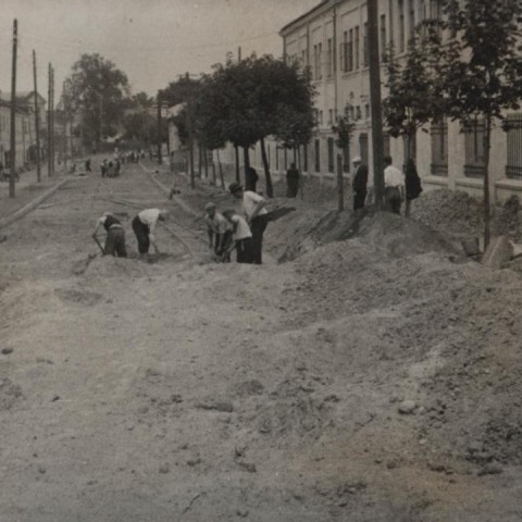 Powiększ obraz: Budowa drogi w Radomiu w okresie międzywojennym - 8
