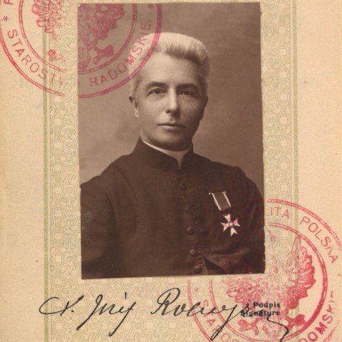 Powiększ obraz: Fragment paszportu z fotografią ks. Józefa Rokosznego, kierownika Archiwum Państwowego w Radomiu w latach 1920-1924